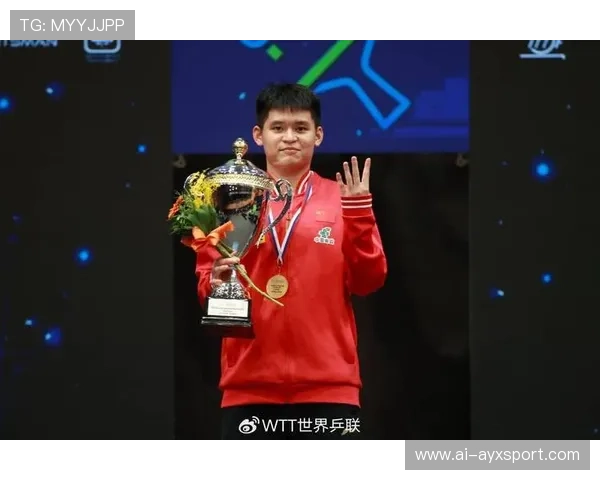 可爱！林诗栋穿海南队服出发全运会，像小芒果，球迷送苹果祝他平平安安